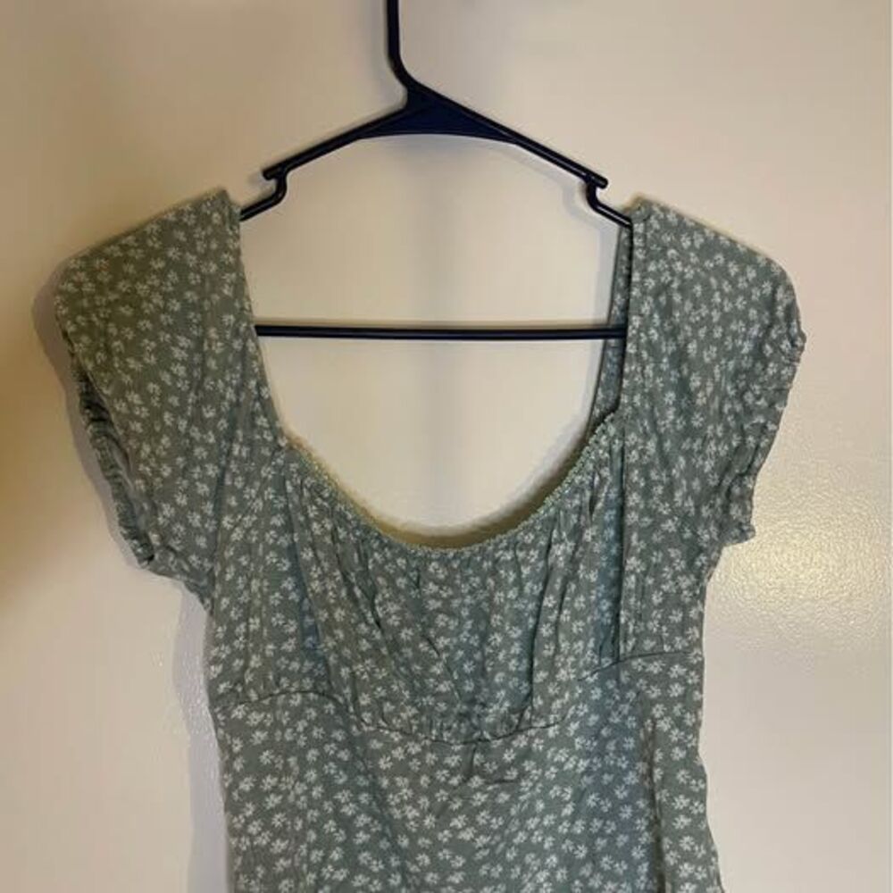 Pacsun Floral Green Milkmaid Top with Cap Sleeves and Lace Trim